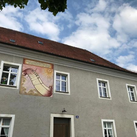 60qm Wohnung Naabtal im historischen Pfarrhaus Pielenhofen Exterior foto