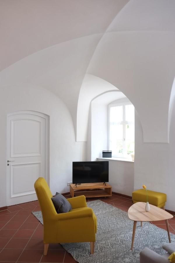 60qm Wohnung Naabtal im historischen Pfarrhaus Pielenhofen Exterior foto
