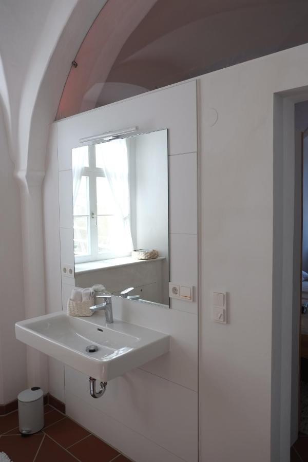 60qm Wohnung Naabtal im historischen Pfarrhaus Pielenhofen Exterior foto