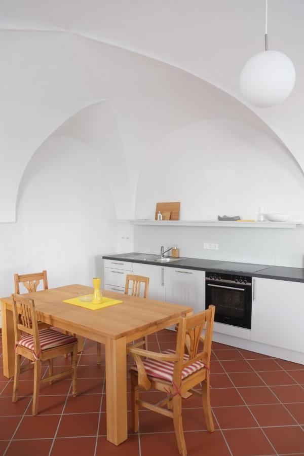 60qm Wohnung Naabtal im historischen Pfarrhaus Pielenhofen Exterior foto